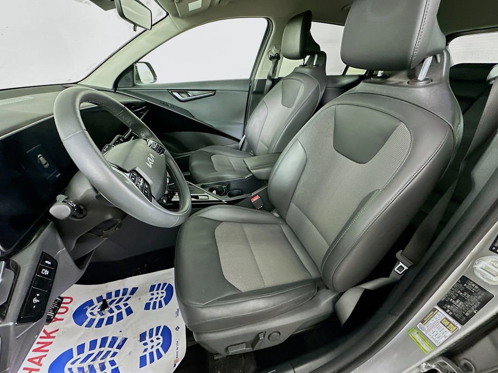 Used 2023 Kia Niro EX image 29