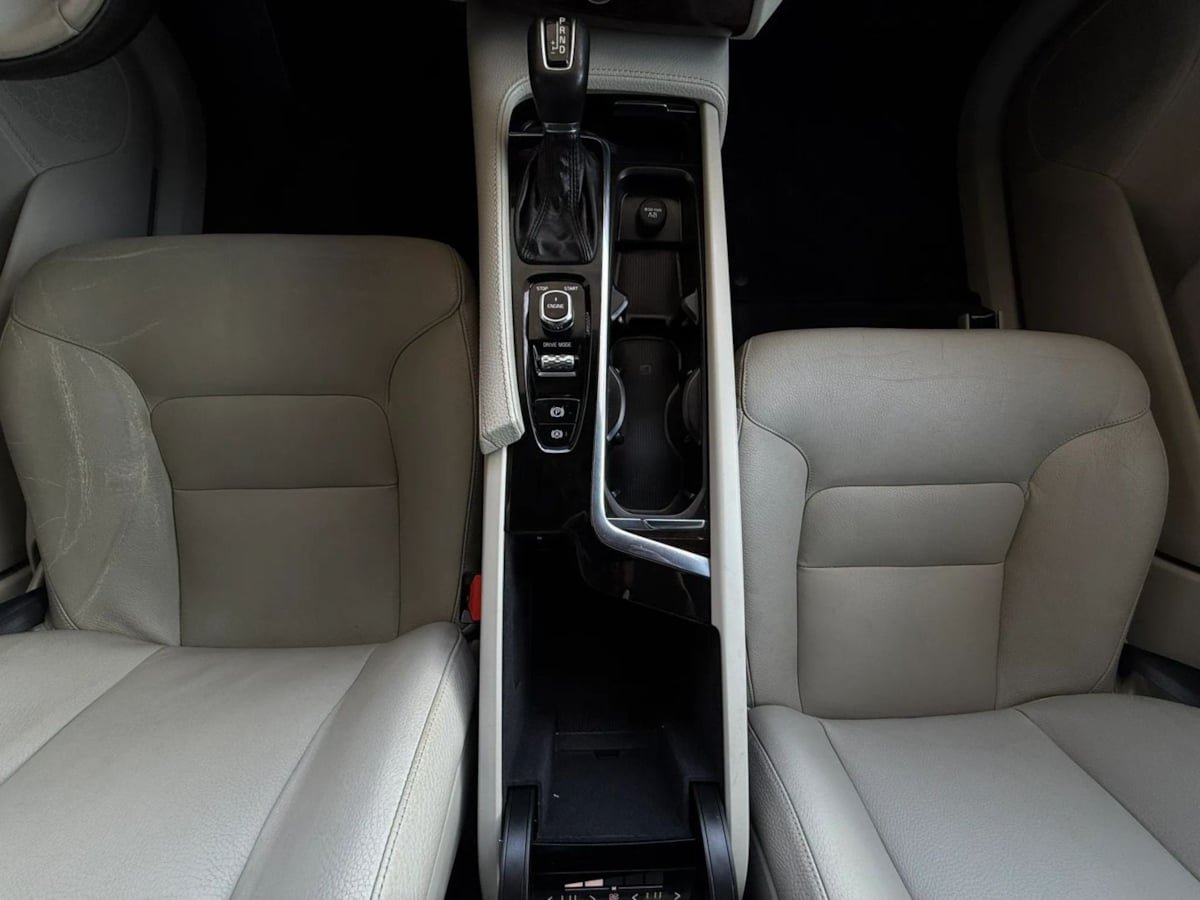 Used 2016 Volvo XC90 T6 Momentum w/ Momentum Plus Package AWD/4WD image 50