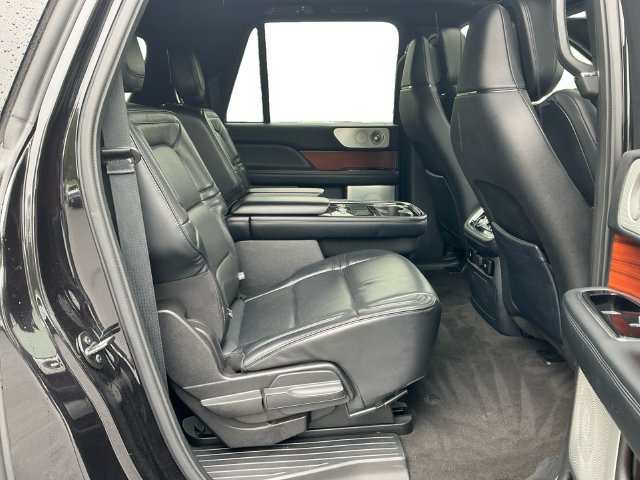 Used 2019 Lincoln Navigator L Reserve AWD/4WD image 18