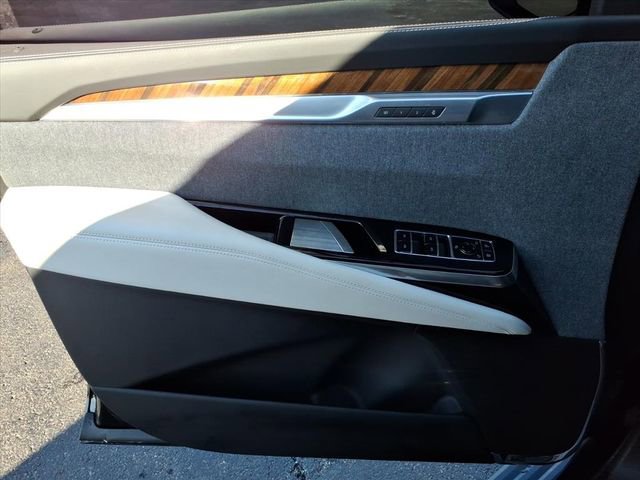 Used 2025 Cadillac Escalade Sport Platinum w/ LPO, ONYX Package image 28