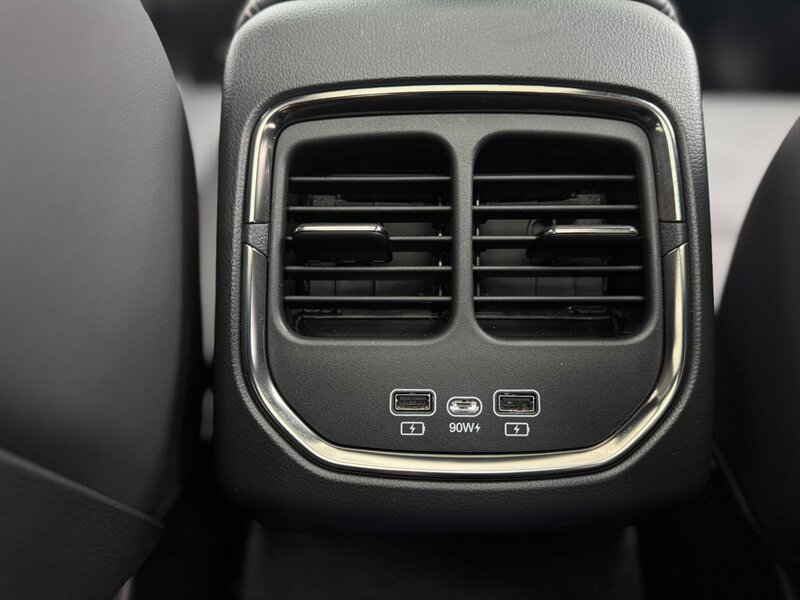 Used 2023 VinFast VF 8 Plus AWD/4WD image 15