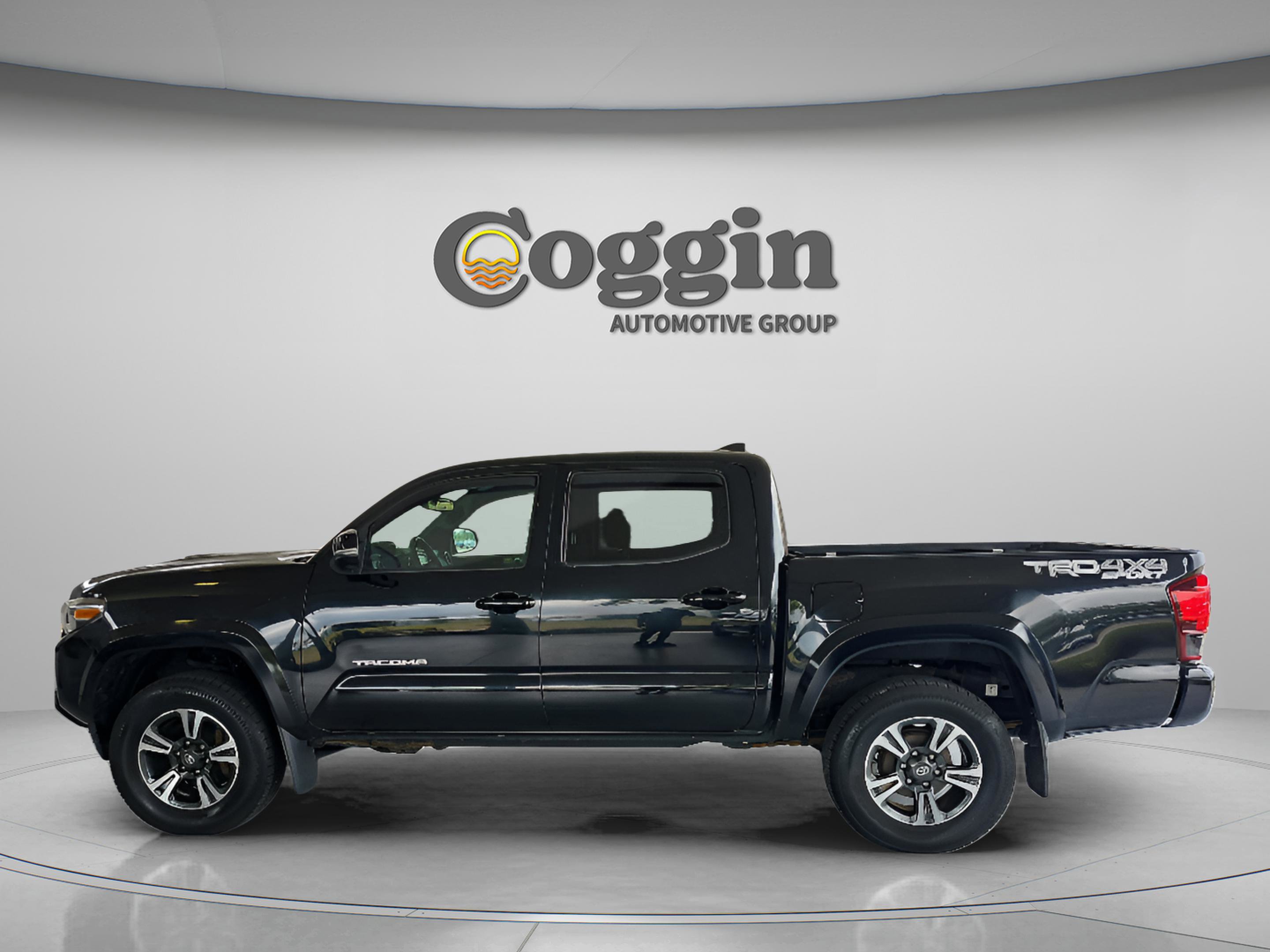 Used 2019 Toyota Tacoma TRD Sport w/ Technology Package AWD/4WD image 2