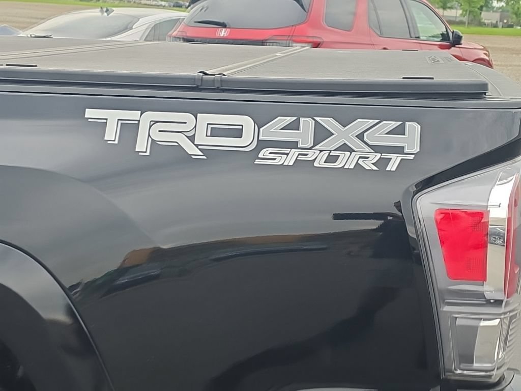 Used 2022 Toyota Tacoma TRD Sport AWD/4WD image 5