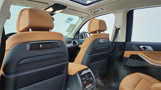 Used 2025 BMW X7 xDrive40i w/ Executive Package image 35