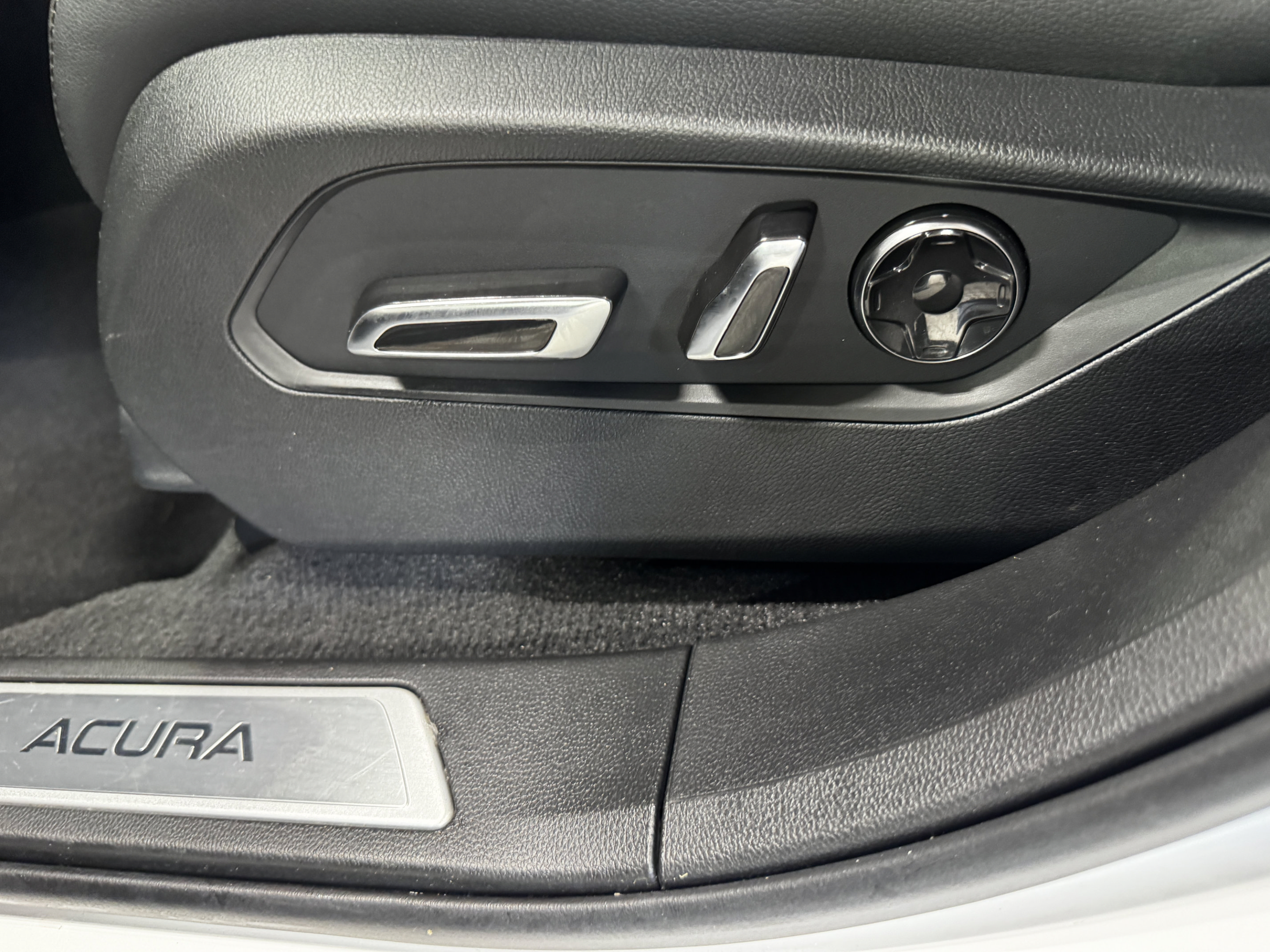 Used 2024 Acura RDX SH-AWD image 32