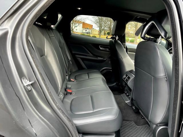 Used 2020 Jaguar F-PACE Premium image 21