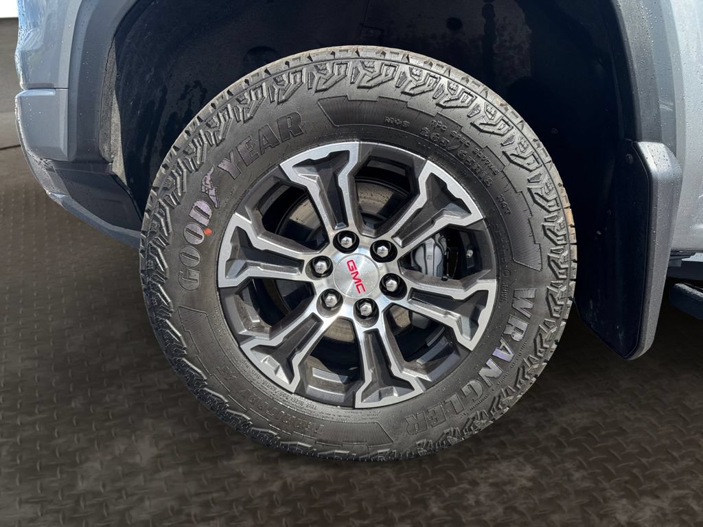 Used 2024 GMC Canyon AT4 w/ Canyon Safety Plus Package AWD/4WD image 9