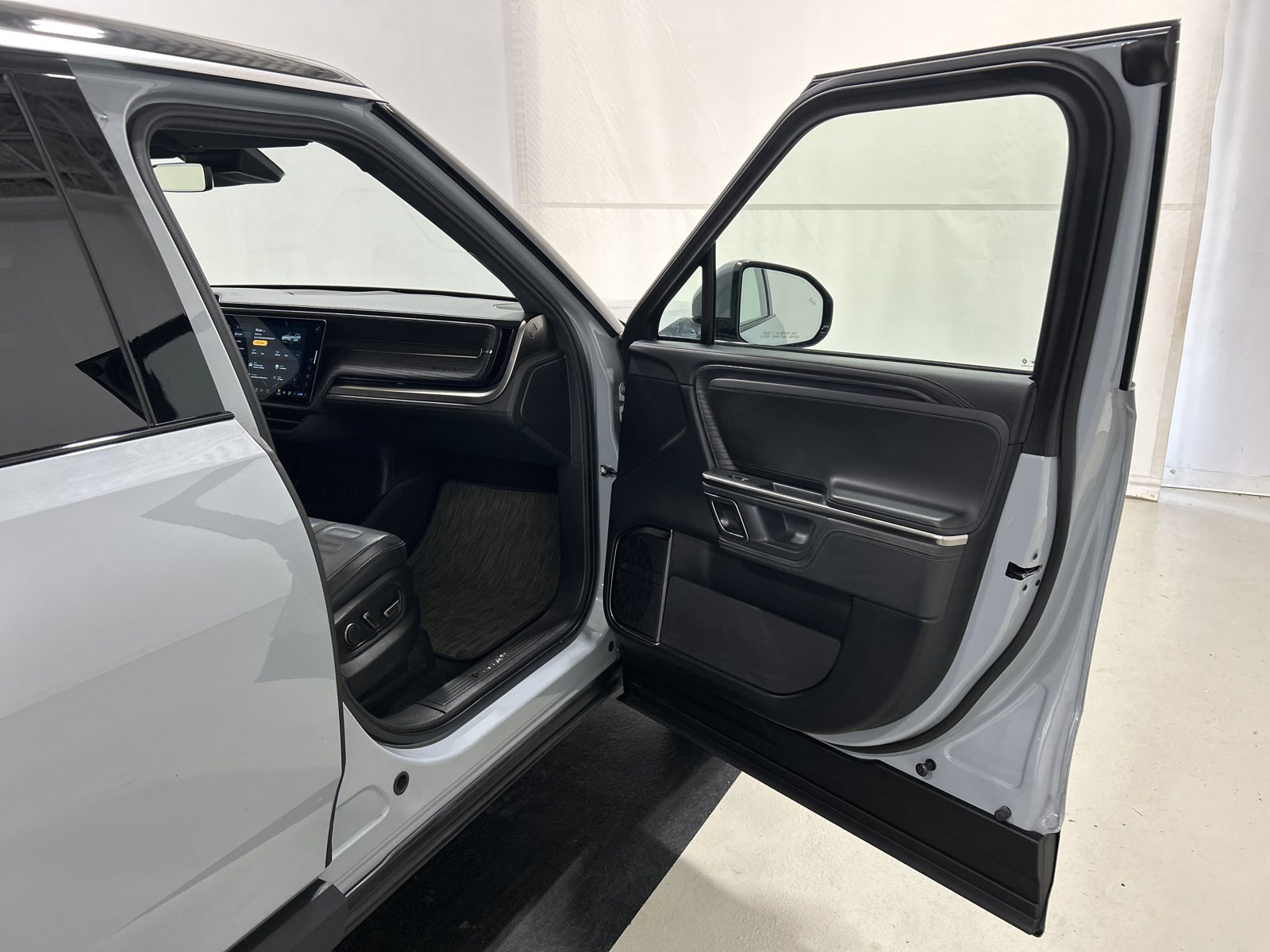 Used 2024 Rivian R1S Adventure Quad AWD/4WD image 18