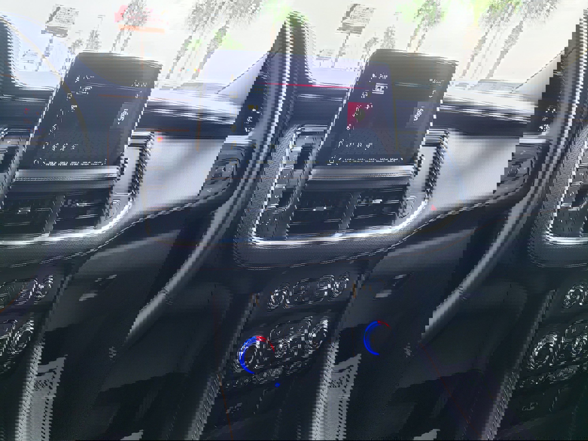 Used 2024 GMC Yukon AT4 w/ Technology Package image 31