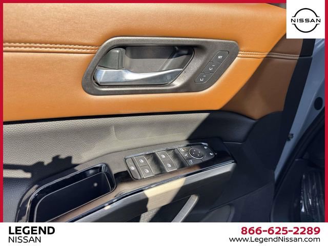 Used 2022 Nissan Pathfinder Platinum image 14