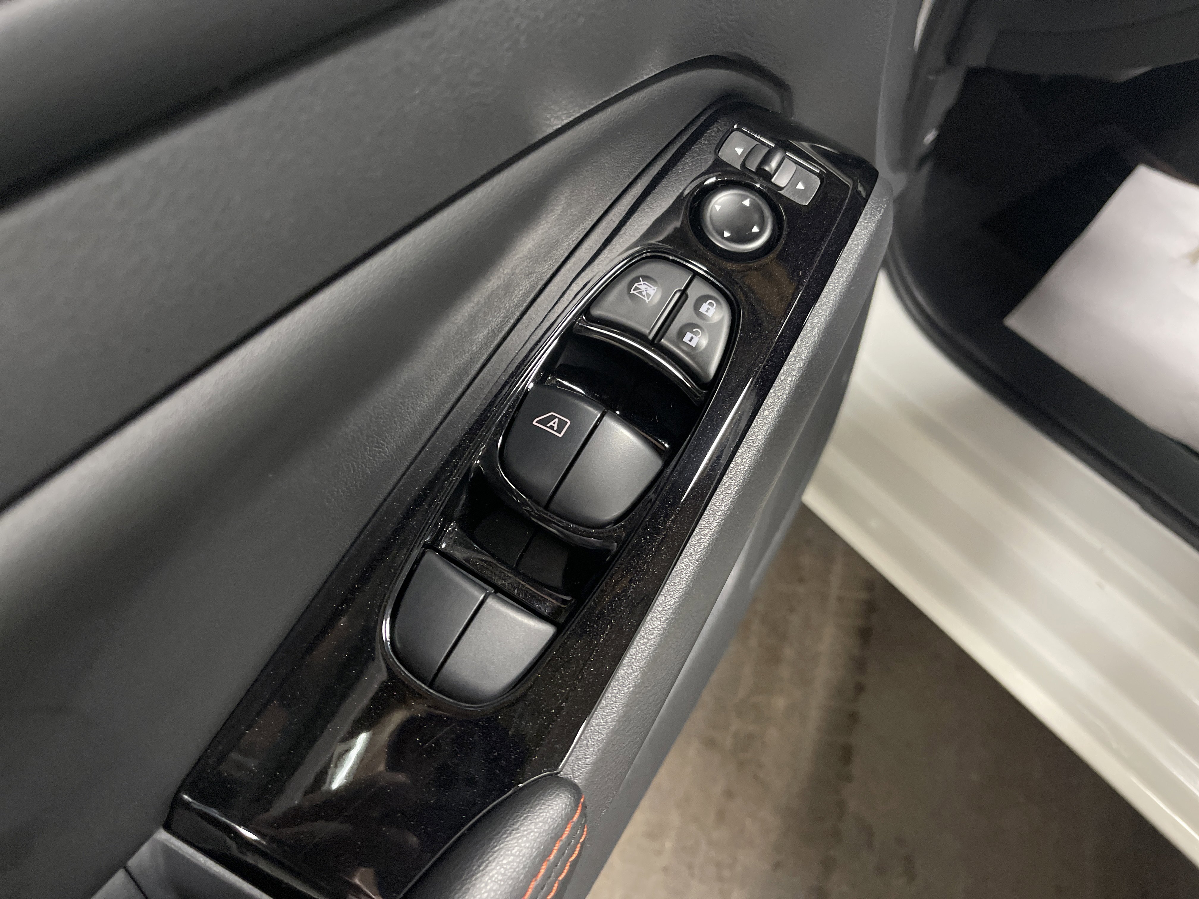 Used 2025 Nissan Altima 2.5 SR image 8