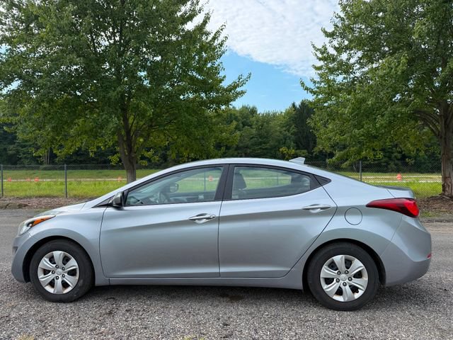 Used 2016 Hyundai Elantra SE FWD image 2