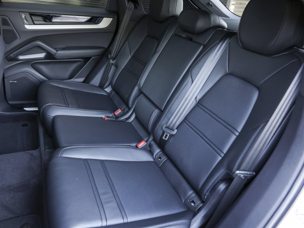Certified 2026 Porsche Cayenne Coupe AWD/4WD image 32