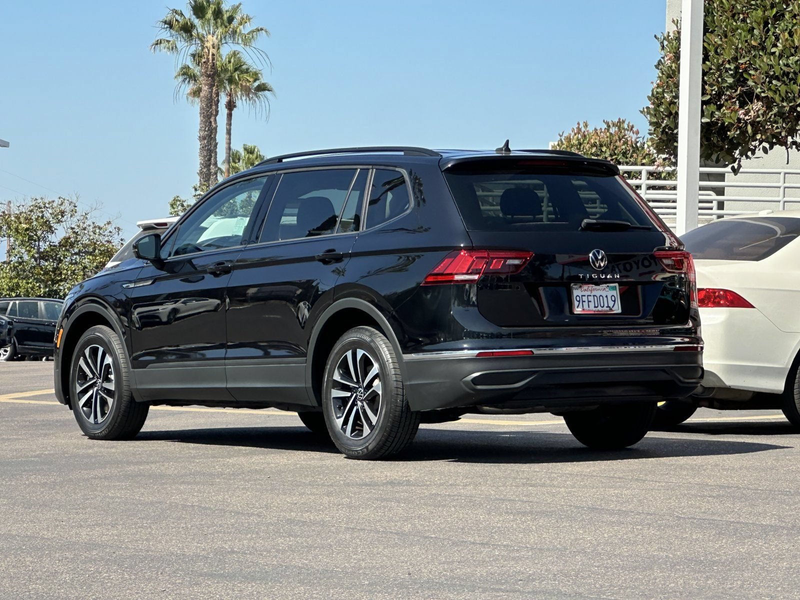 Used 2023 Volkswagen Tiguan S w/ Driver Assistance Package FWD image 3