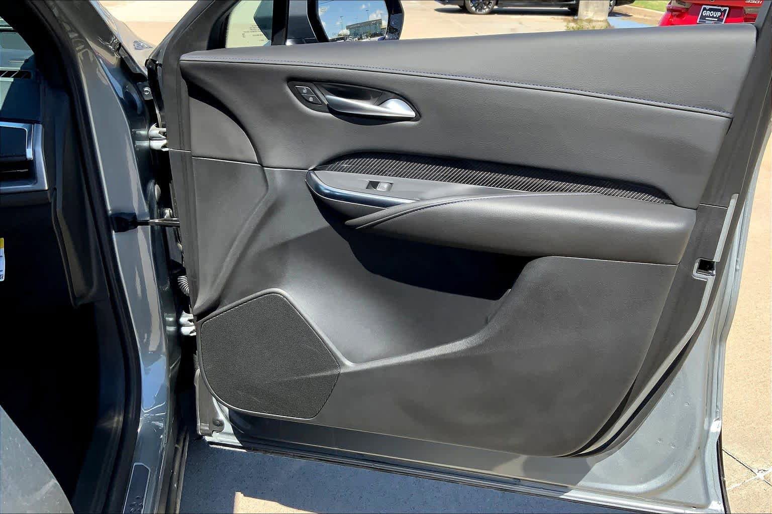 Used 2025 Cadillac XT4 Sport w/ Technology Package image 21