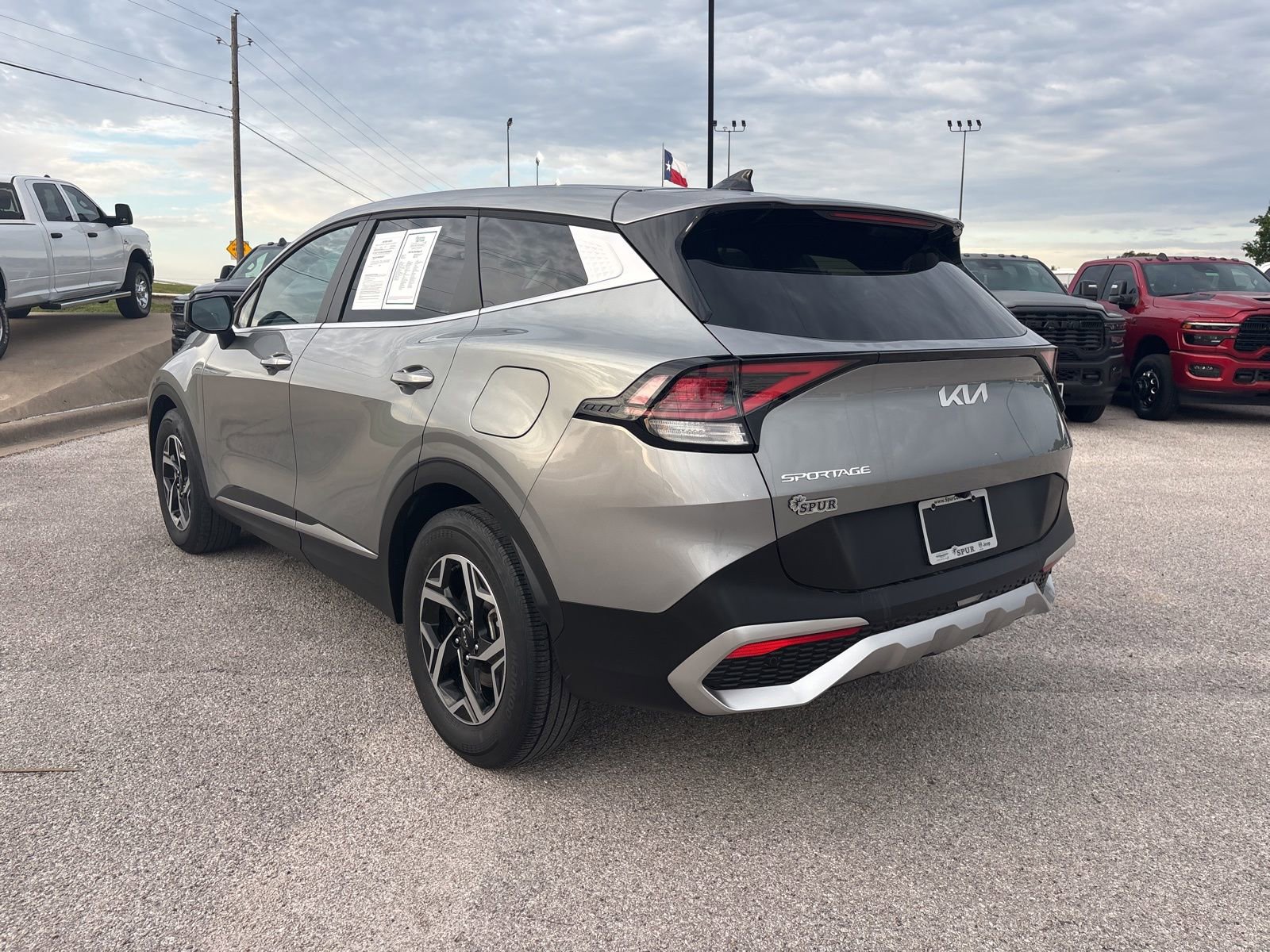 Used 2025 Kia Sportage LX FWD image 4