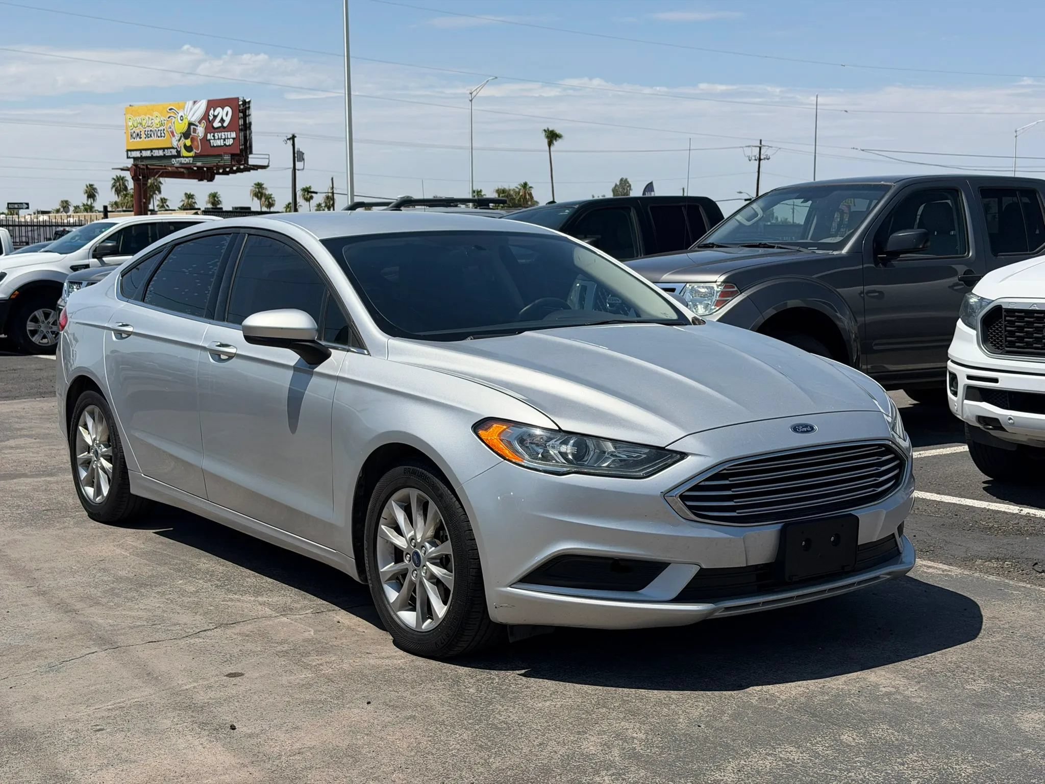 Used 2017 Ford Fusion SE FWD image 14