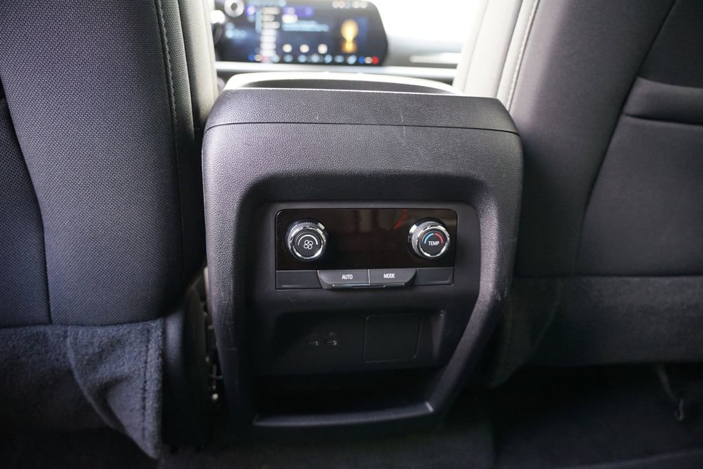 Used 2025 Chevrolet Traverse LT image 26