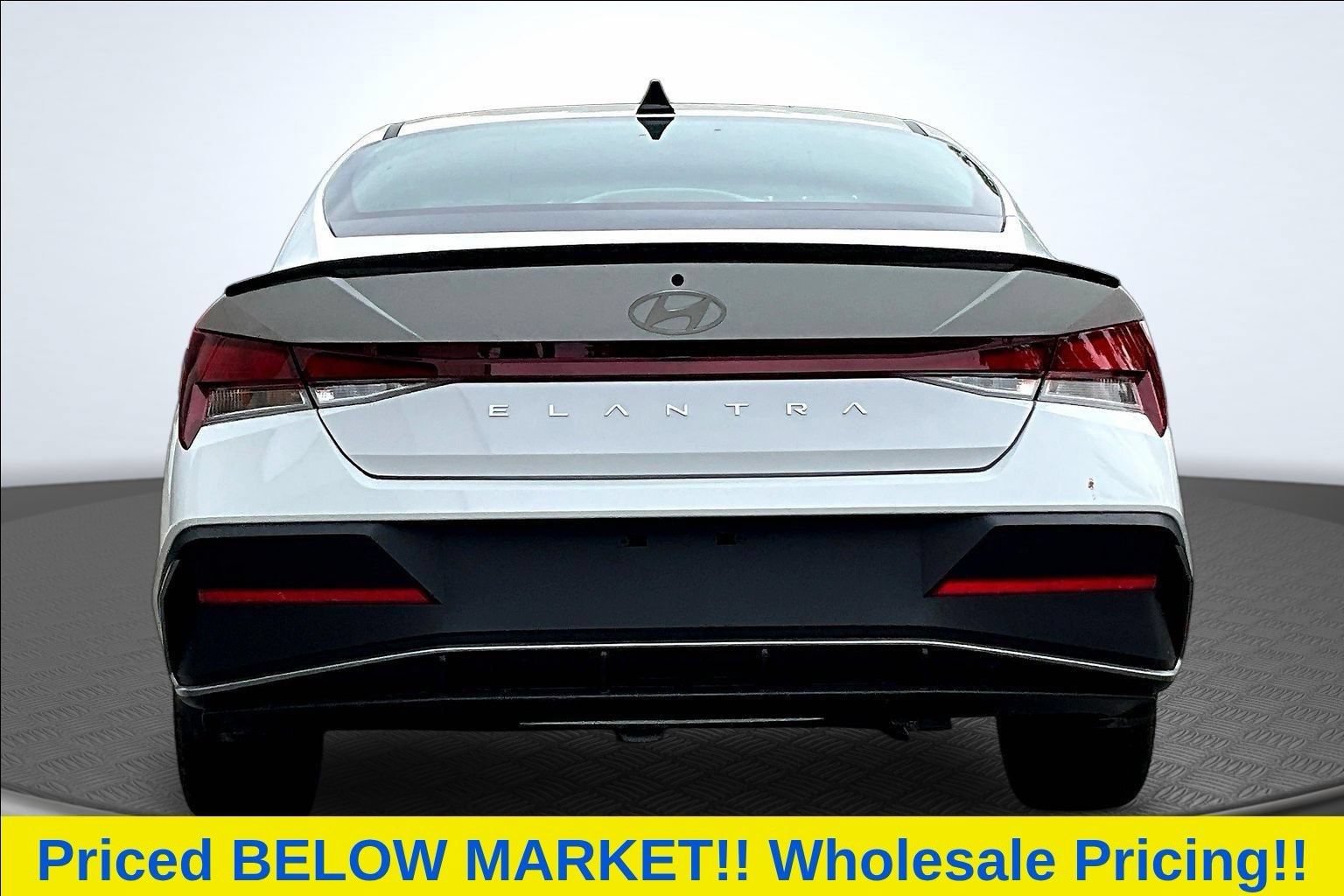 Used 2026 Hyundai Elantra Sport FWD image 5