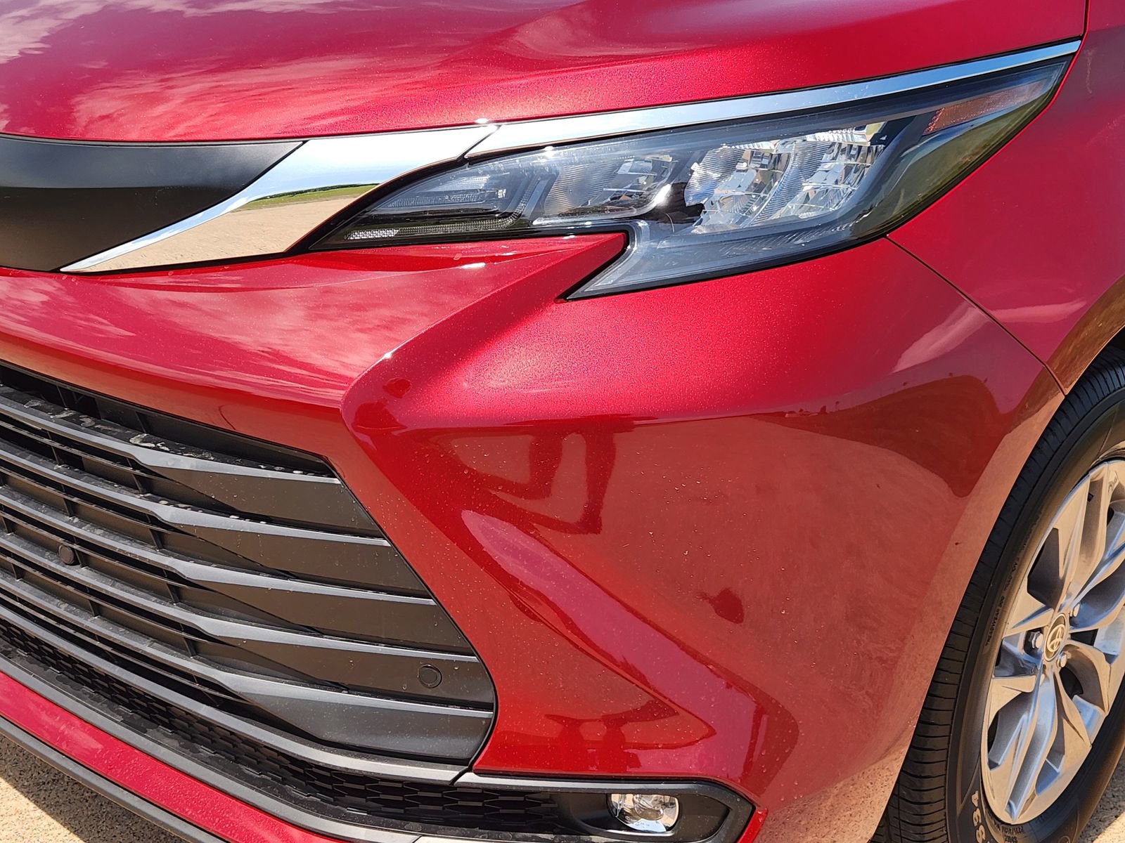 New 2026 Toyota Sienna XLE FWD image 9