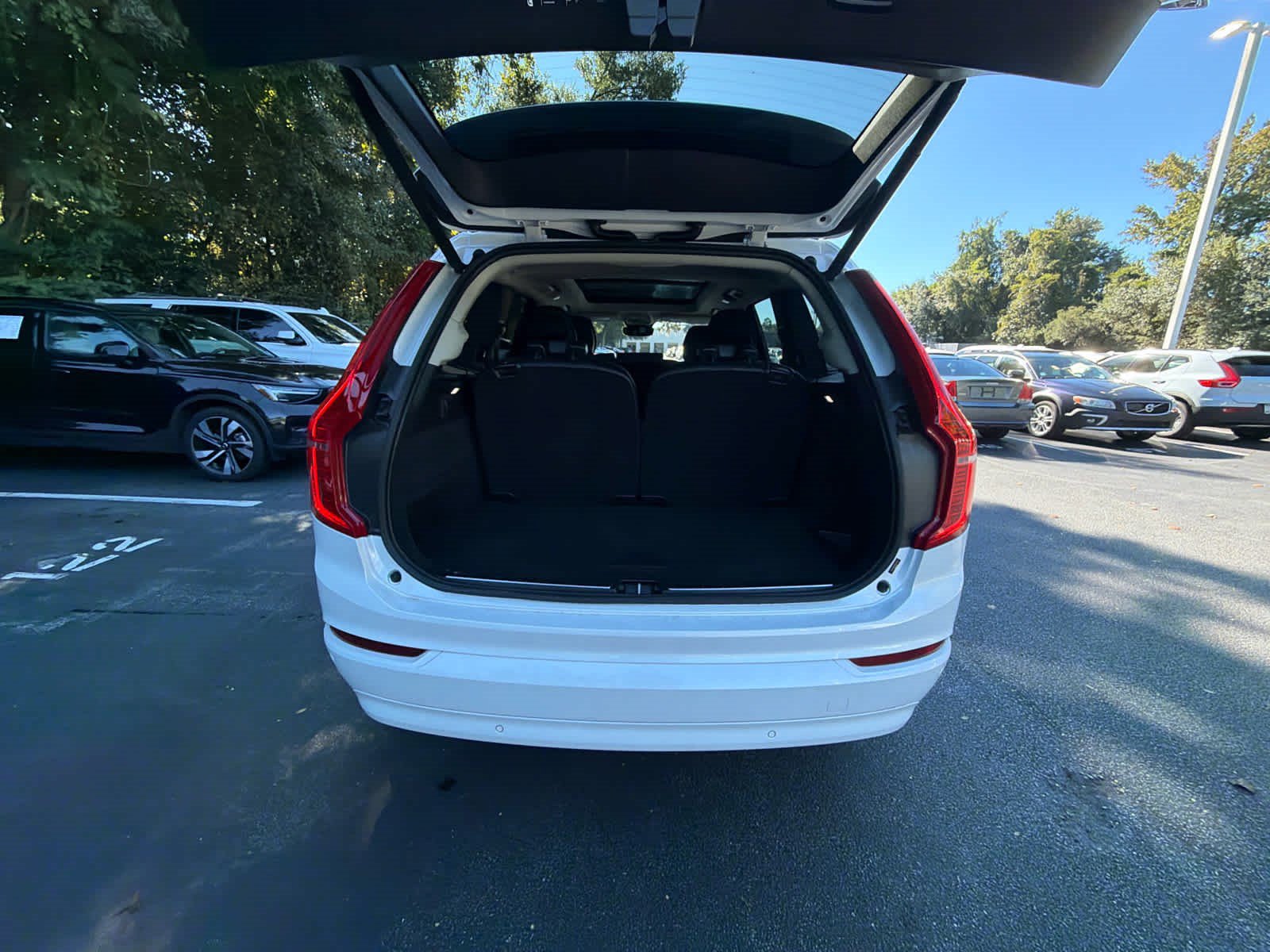 Certified 2023 Volvo XC90 B5 Core AWD/4WD image 24