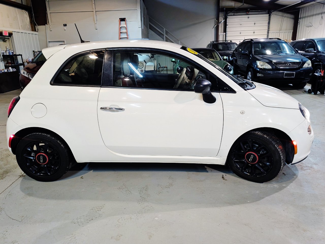 Used 2016 FIAT 500 Pop w/ Italia Package FWD image 8