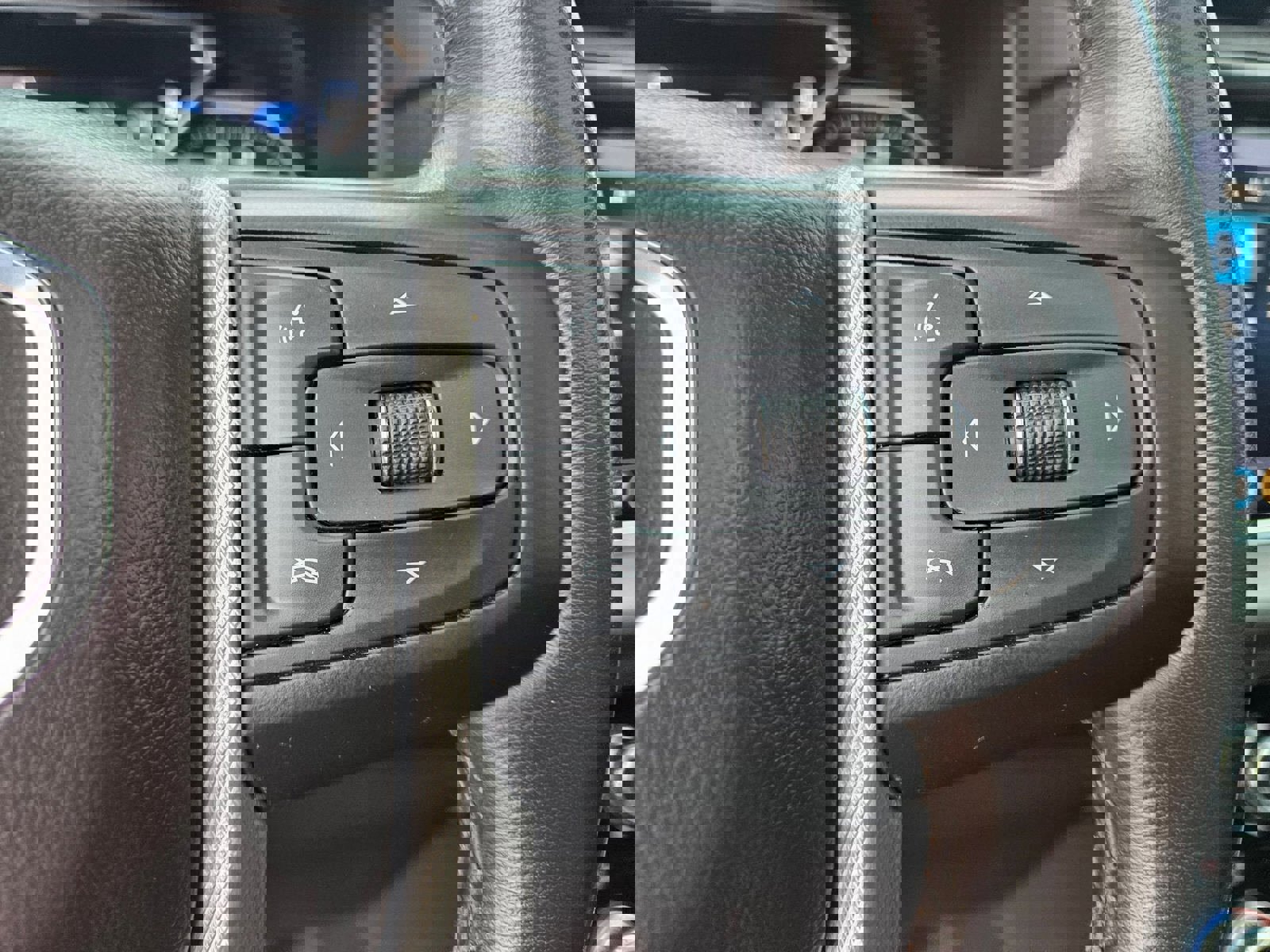 Used 2021 GMC Yukon Denali w/ Denali Premium Package image 13