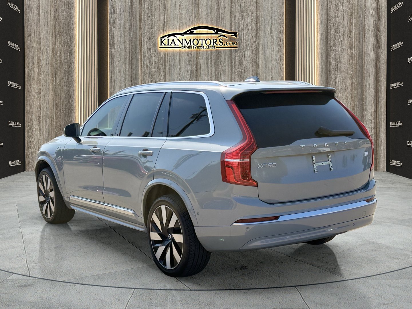 Used 2024 Volvo XC90 T8 Plus w/ Protection Package Premier AWD/4WD image 5