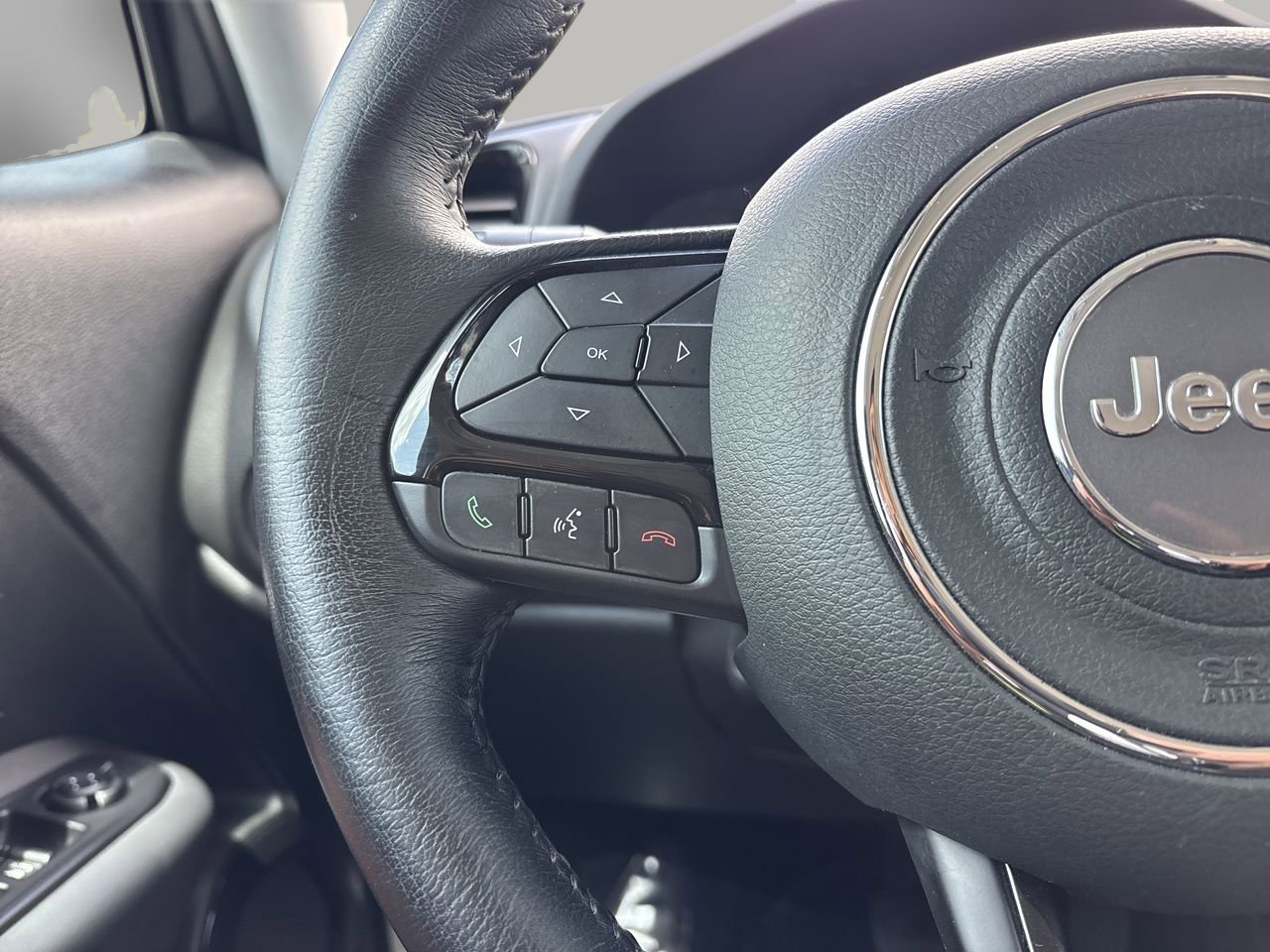 Used 2020 Jeep Renegade Altitude FWD image 24