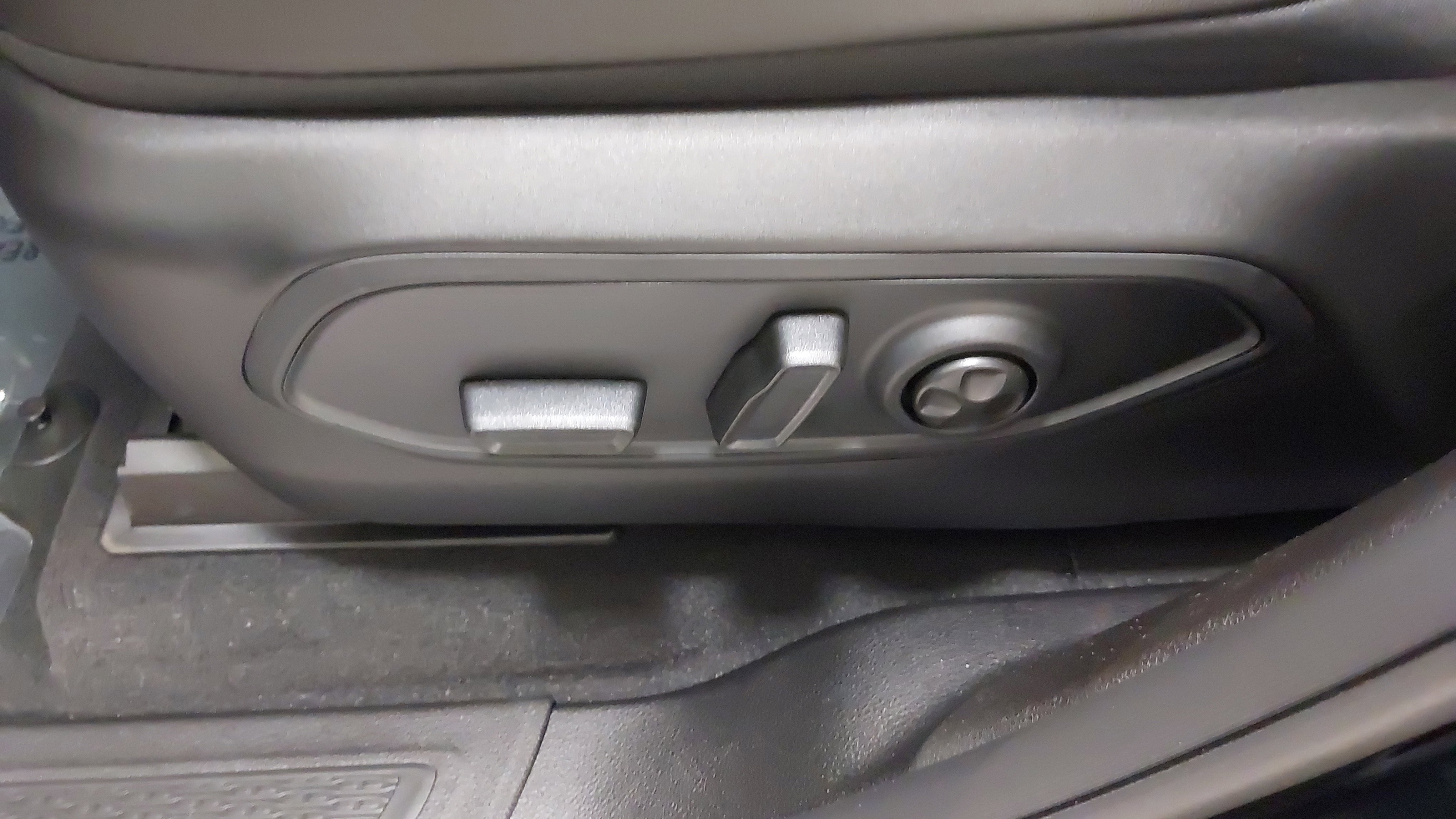 New 2025 Jeep Grand Cherokee Altitude image 37