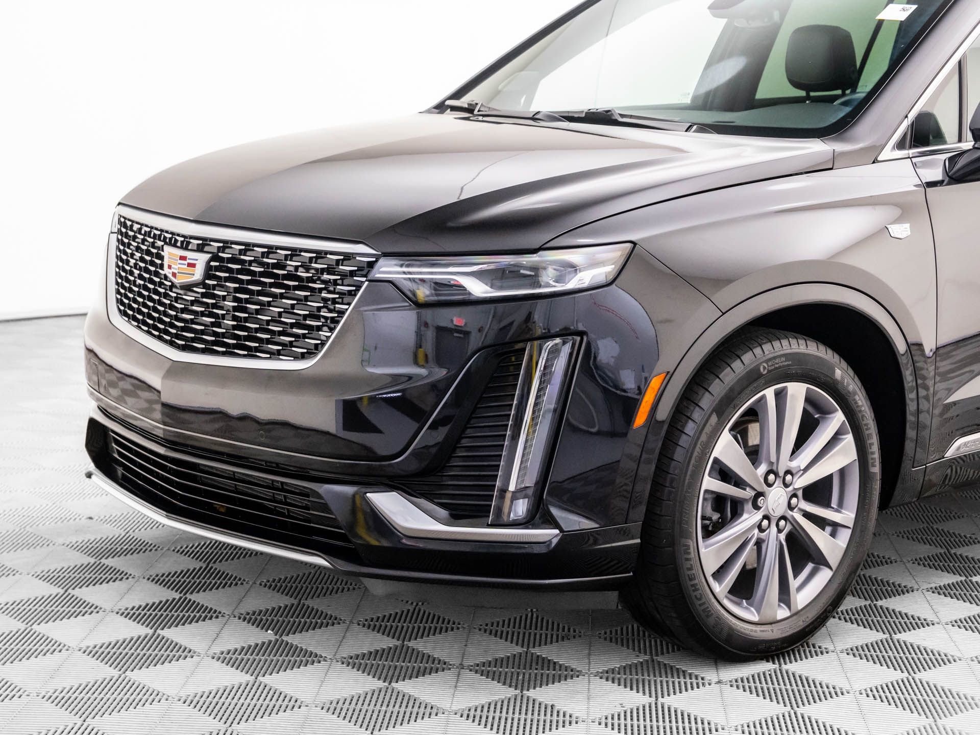 Certified 2024 Cadillac XT6 Premium Luxury w/ LPO, Floor Liner Package image 38