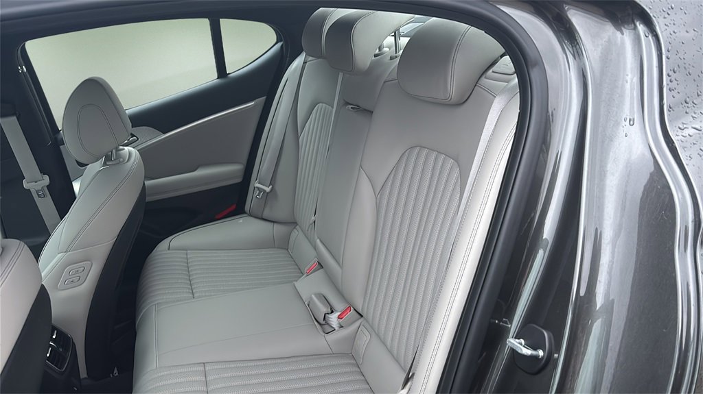 Used 2023 Genesis G70 2.0T w/ Sport Prestige Package image 10