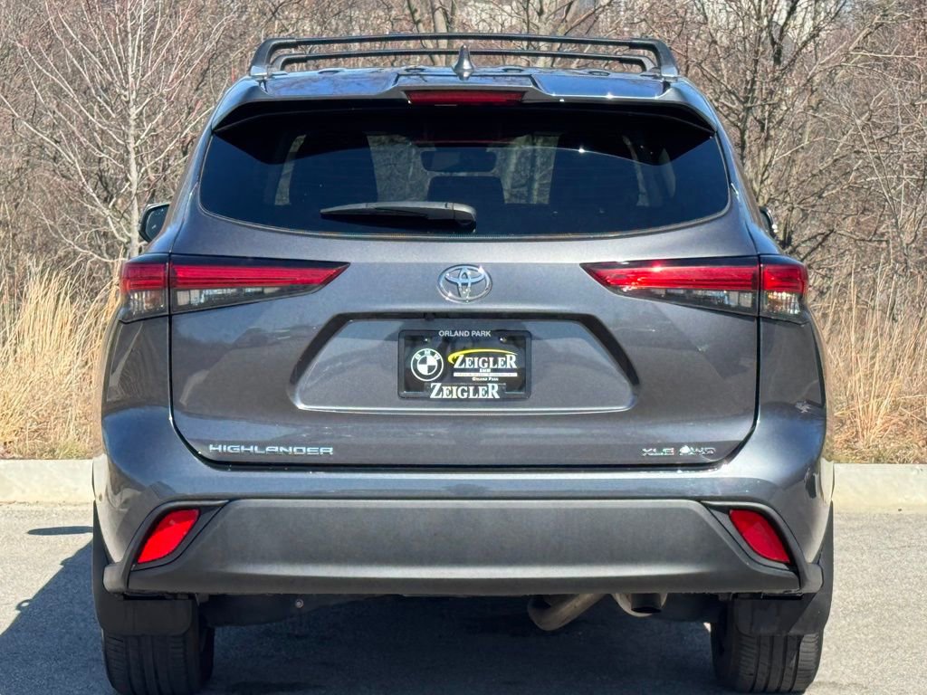 Used 2023 Toyota Highlander XLE AWD/4WD image 5