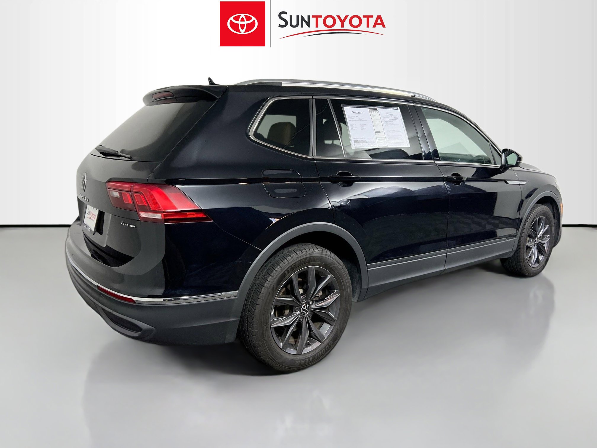 Used 2023 Volkswagen Tiguan SE AWD/4WD image 4
