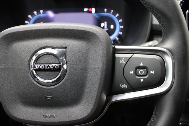 Used 2025 Volvo XC40 B5 Plus image 27