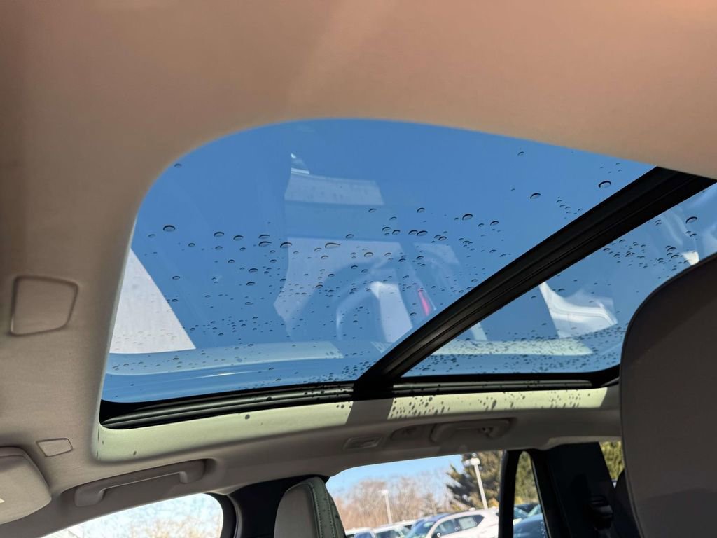 Certified 2026 Volvo XC90 T8 Plus w/ Protection Package Premier image 18