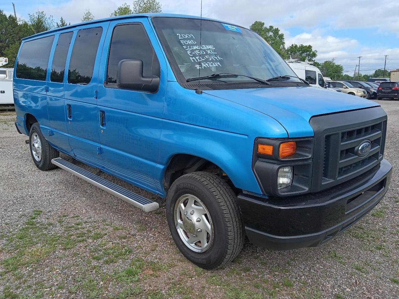 Used 2009 Ford E-150 and Econoline 150 Wagon RWD image 3