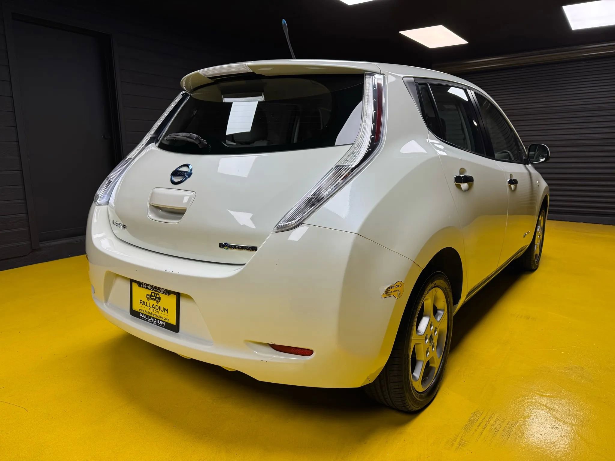 Used 2012 Nissan Leaf SV image 6