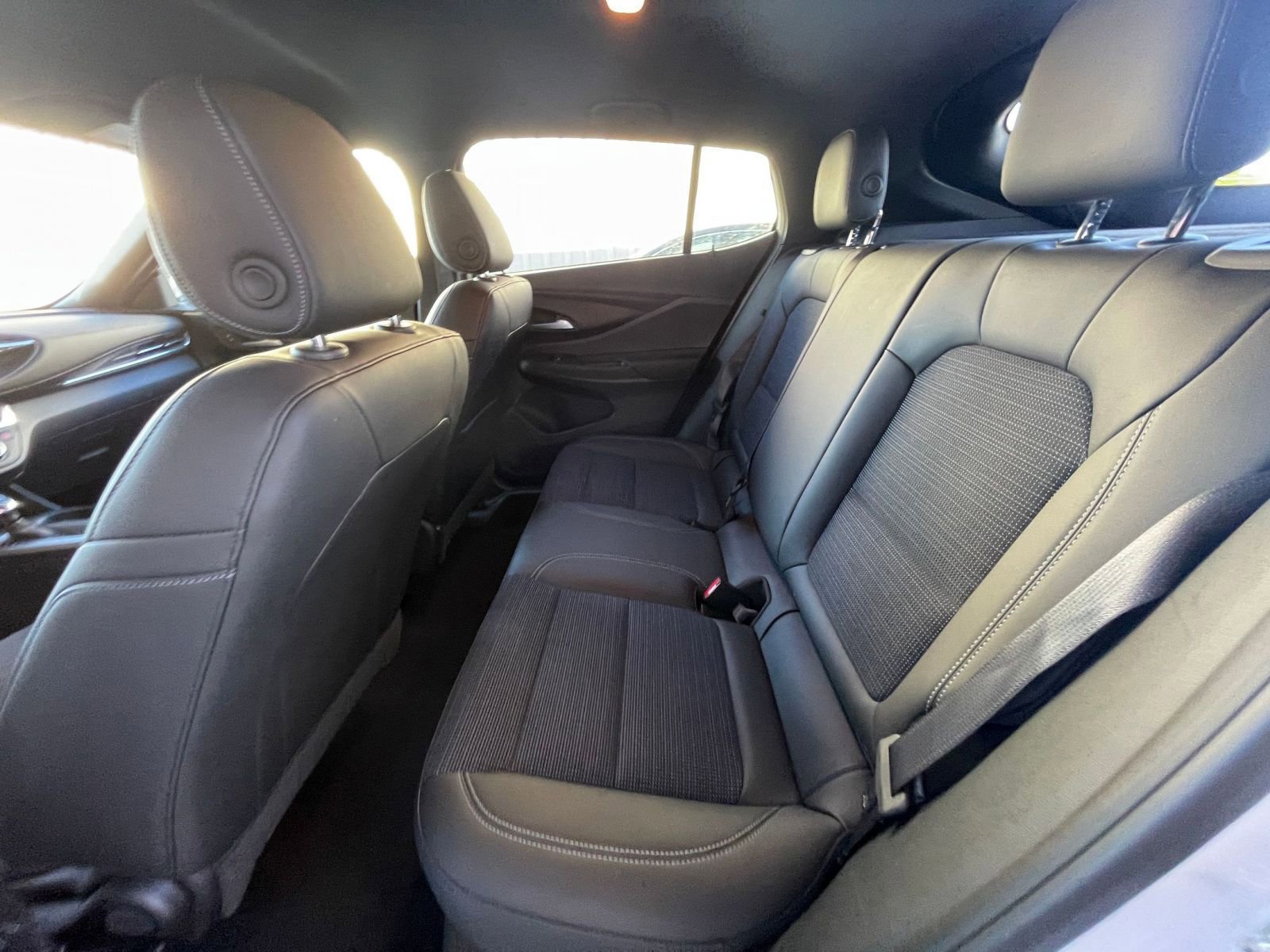 Used 2025 Buick Envista Preferred image 24