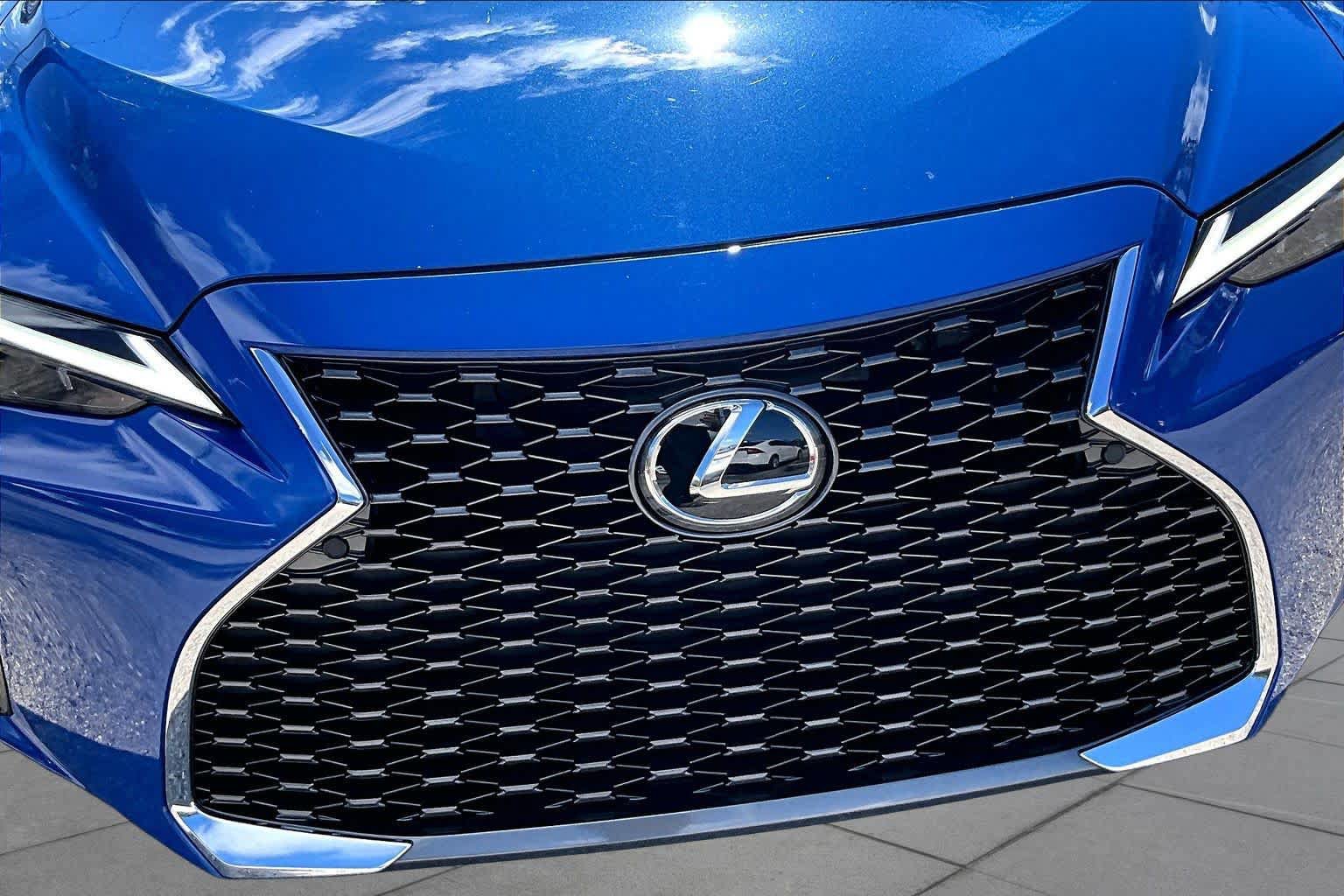 Used 2023 Lexus IS 300 w/ Comfort Package RWD image 30