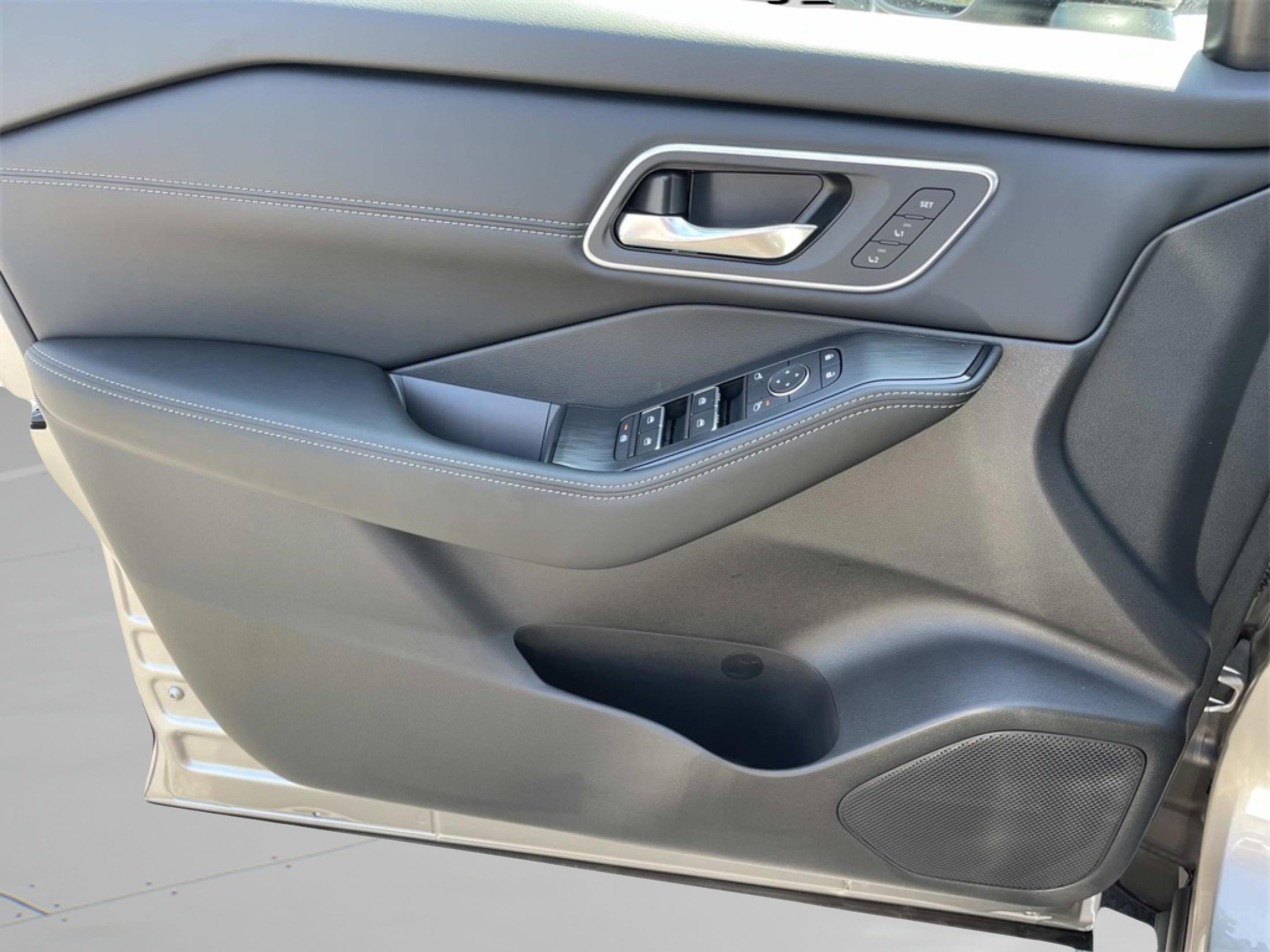 New 2026 Nissan Rogue Platinum image 17