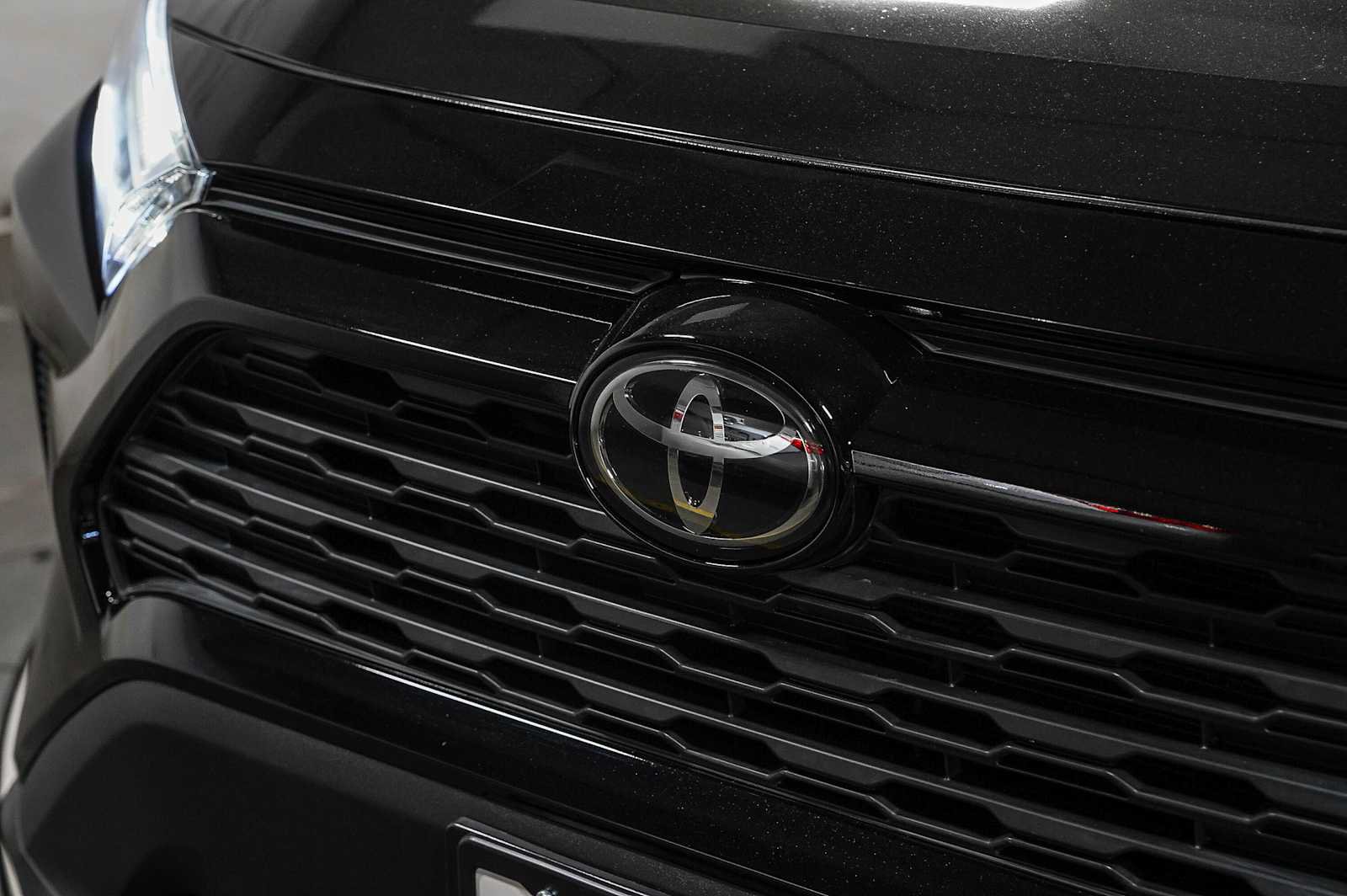 Certified 2023 Toyota RAV4 XLE w/ Convenience Package FWD image 9