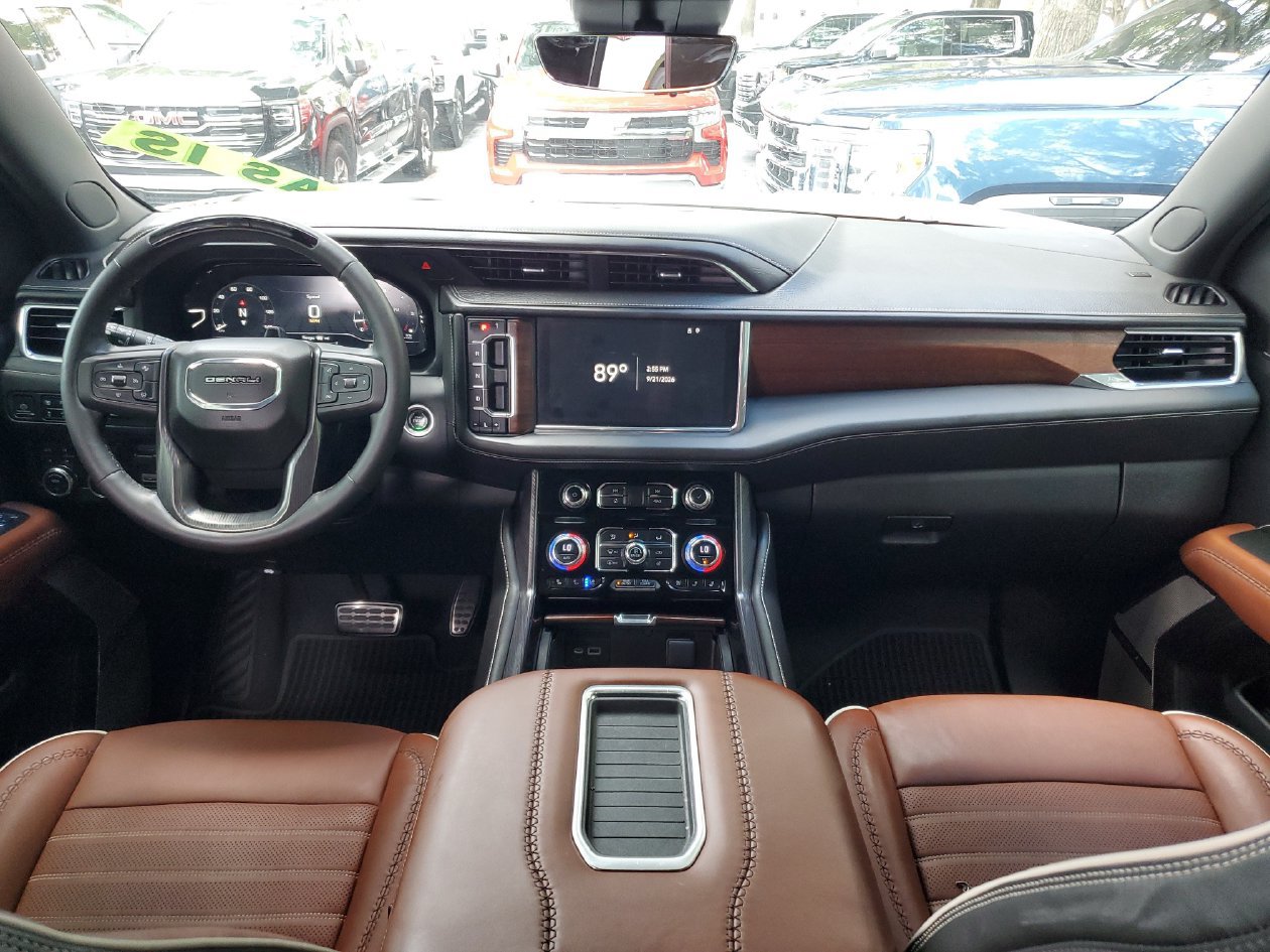 Used 2023 GMC Yukon XL Denali Ultimate AWD/4WD image 11