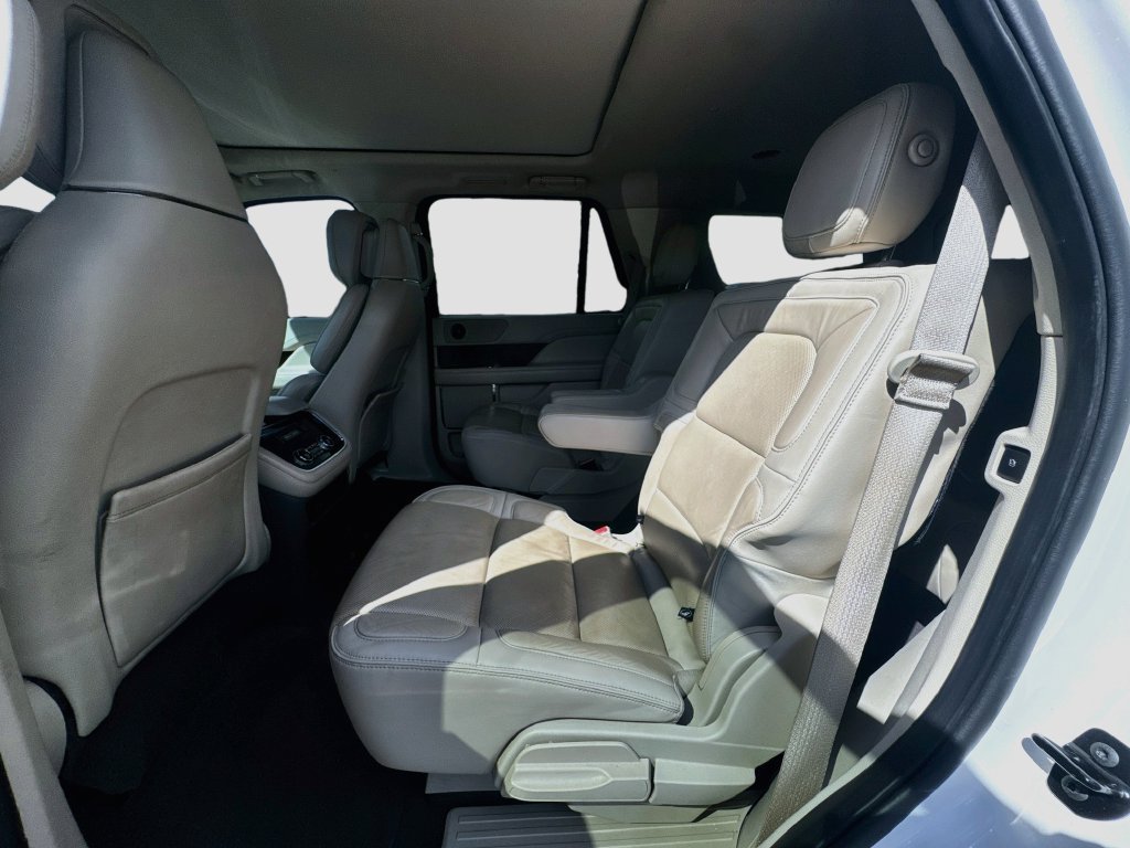 Used 2018 Lincoln Navigator Select AWD/4WD image 26