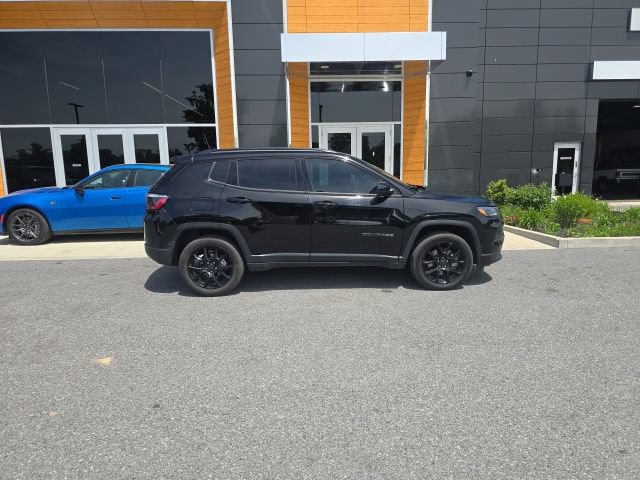 Used 2025 Jeep Compass Latitude w/ Altitude Special Edition AWD/4WD image 8