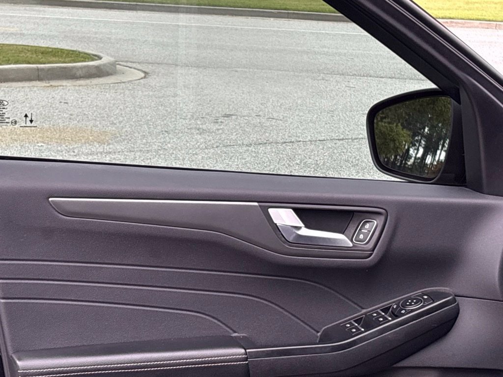 Used 2025 Ford Escape SE FWD image 18