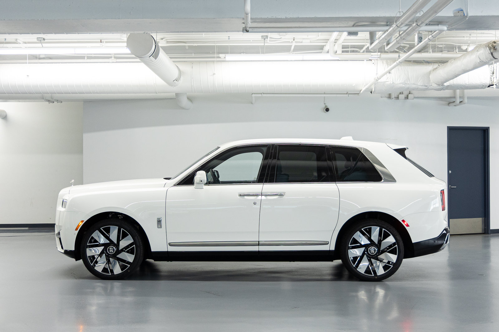 New 2026 Rolls-Royce Cullinan AWD/4WD image 3