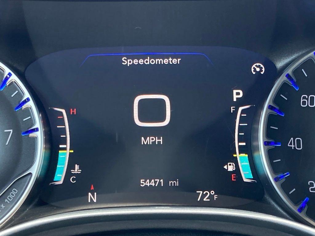 Used 2024 Chrysler Pacifica Touring-L image 16