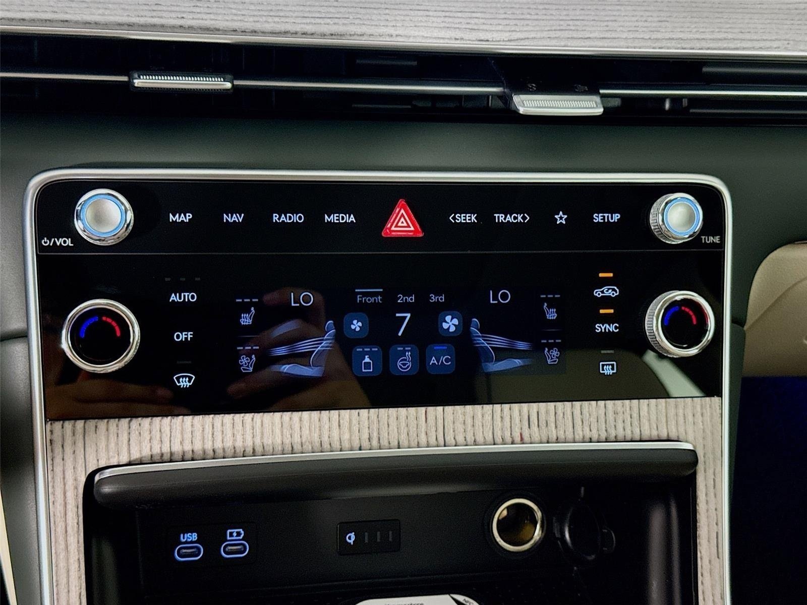 New 2027 Genesis GV80 2.5T Prestige AWD/4WD image 18