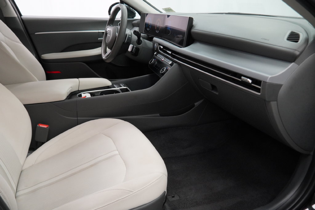 Used 2025 Hyundai Sonata SEL FWD image 42